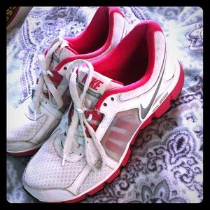 Women’s Nike size 9.5 ☀️☀️final markdown☀️☀️